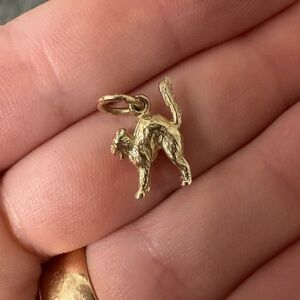 9k Gold Vintage Spooky Cat Charm Pendant